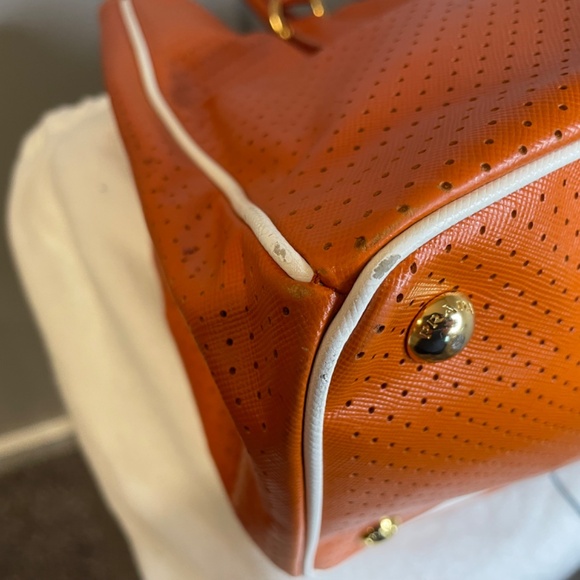 Fabulous, Fun Authentic Prada Saffiano Fori in Papaya+Bianco - Picture 5 of 12